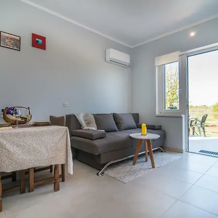 Apartment With Terrace In Filipana Marcana