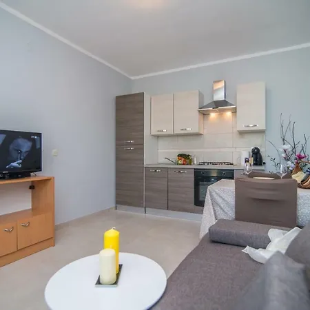 With Terrace In Filipana Apartment Marcana