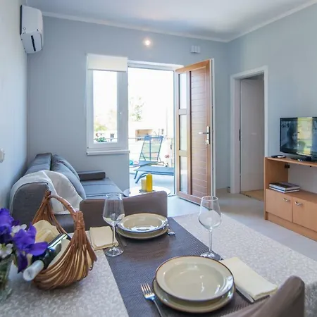 With Terrace In Filipana Apartment Marcana