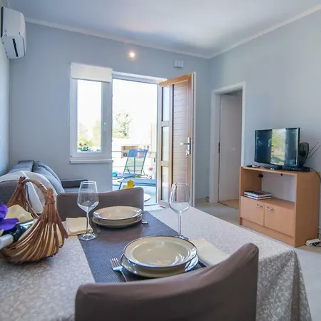 Lägenhet With Terrace In Filipana Marčana