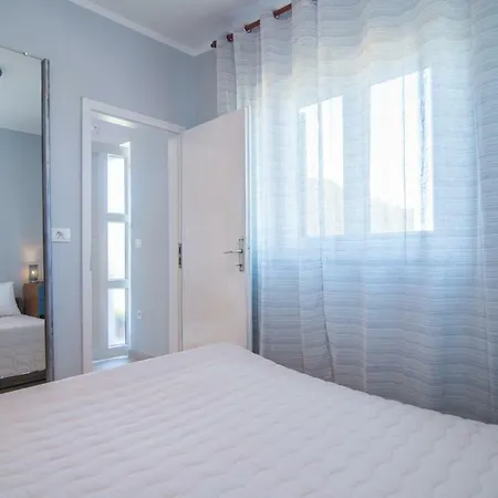 With Terrace In Filipana Lägenhet *