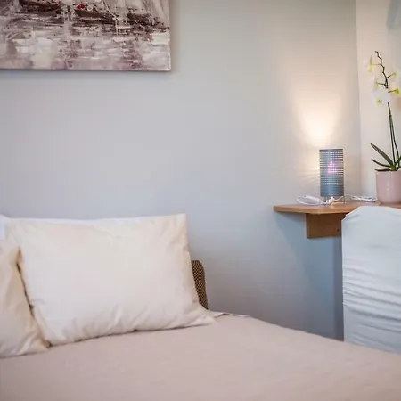 With Terrace In Filipana Lägenhet