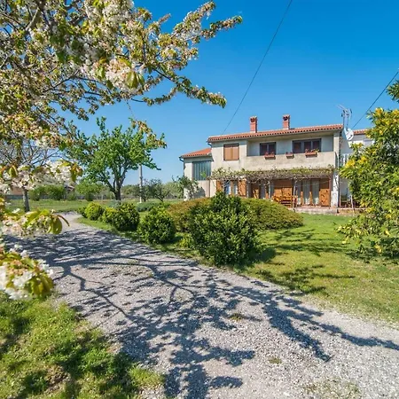 With Terrace In Filipana Lägenhet *